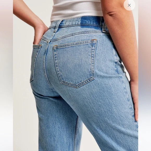 Abercrombie & Fitch - The Baggy Low Rise - Curve Love - Size 28/6R - Medium Wash - Picture 5 of 12